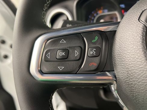 Used 2025 Jeep Wrangler Sahara image 19