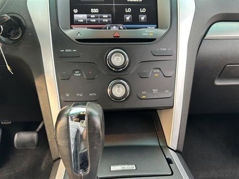 Used 2015 Ford Explorer XLT w/ Equipment Group 202B image 29