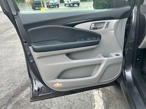 Used 2017 Honda Pilot Elite image 18