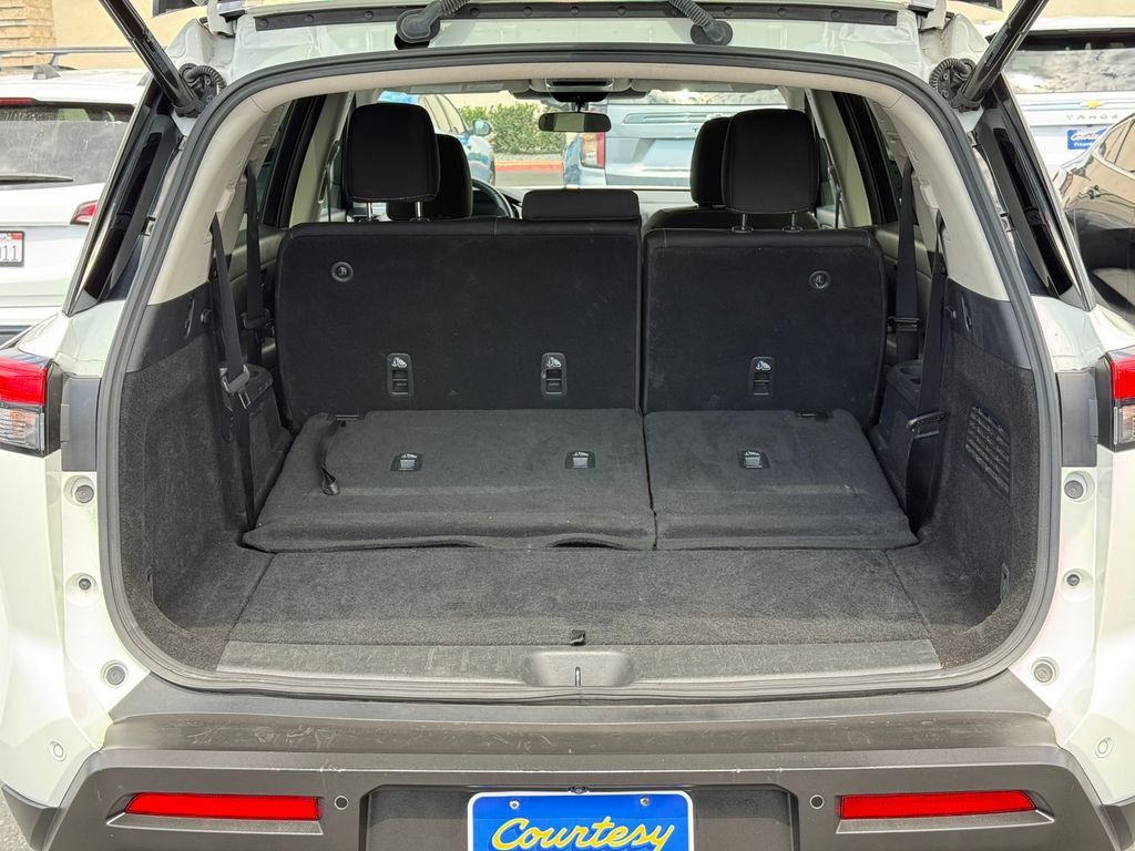 Used 2025 Nissan Pathfinder SV FWD image 12