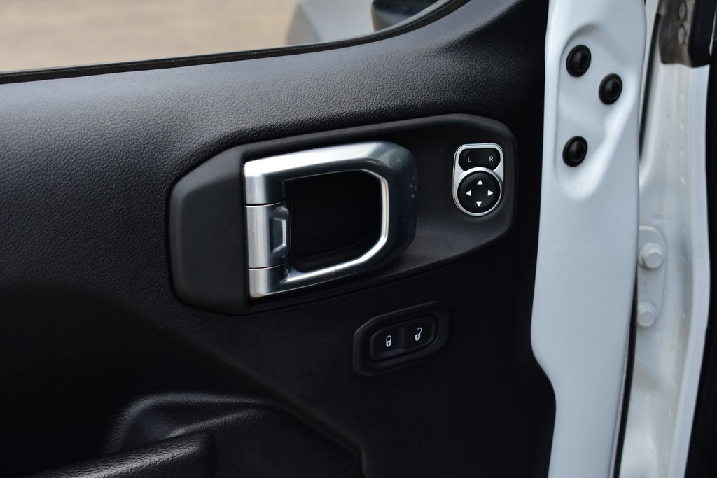Used 2025 Jeep Gladiator Sport AWD/4WD image 16