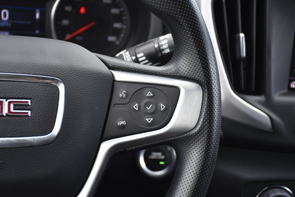 Used 2024 GMC Terrain SLE w/ Driver Convenience Package FWD image 9