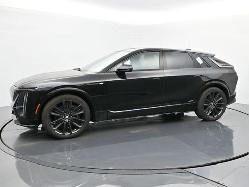 New 2026 Cadillac Lyriq V image 2