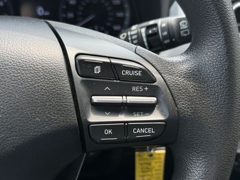 Used 2018 Hyundai Kona SE FWD image 19