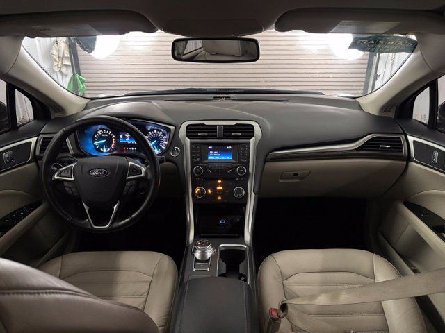 Used 2017 Ford Fusion SE FWD image 13