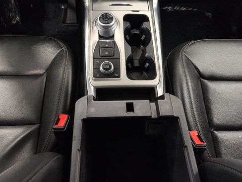 Used 2024 Ford Explorer XLT w/ Equipment Group 202A AWD/4WD image 17