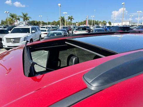 Used 2025 Chrysler Pacifica Limited FWD image 19
