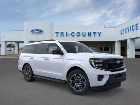 New 2025 Ford Expedition Active image 7