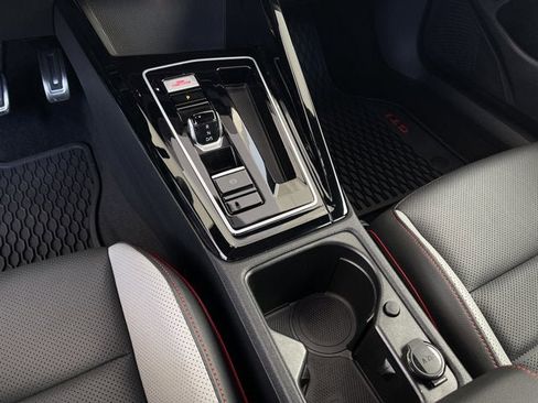 Used 2025 Volkswagen GTI SE image 18