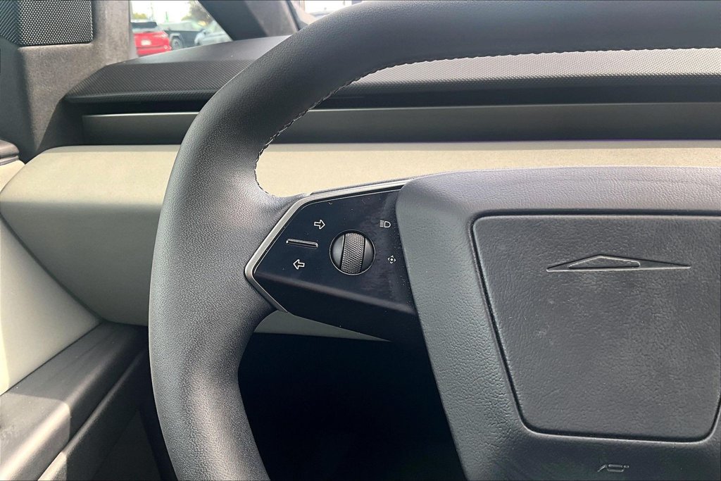 Used 2025 Tesla Cybertruck AWD Crew Cab image 18