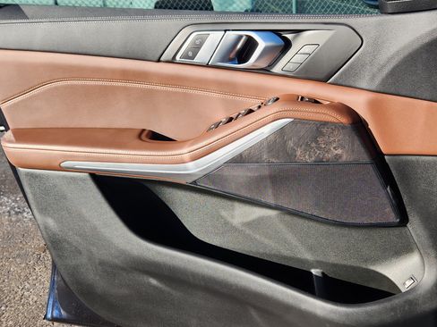 Used 2022 BMW X5 xDrive45e w/ M Sport Package image 12