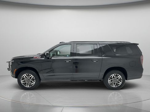 Used 2025 Chevrolet Suburban Z71 AWD/4WD image 7