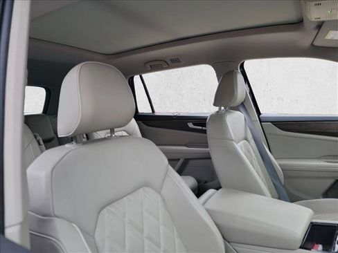 Used 2024 Volkswagen Atlas SEL Premium R-Line image 14