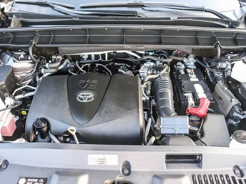 Used 2022 Toyota Highlander XLE FWD image 32