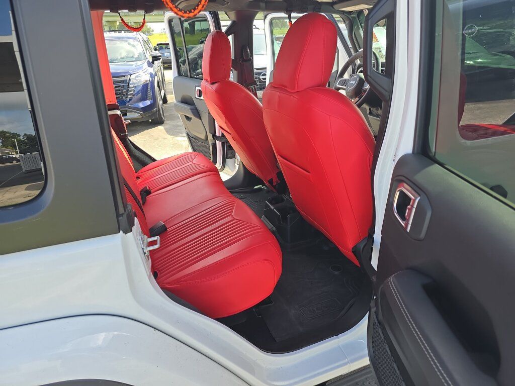 Used 2023 Jeep Wrangler Unlimited Sahara AWD/4WD image 15