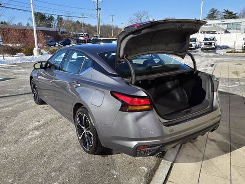 Used 2024 Nissan Altima 2.5 SR w/ SR Premium Package image 18