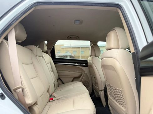 Used 2013 Kia Sorento LX FWD image 22