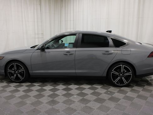Used 2025 Honda Accord Sport image 31