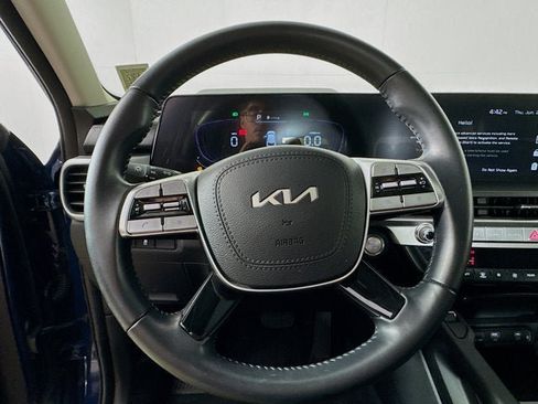 Certified 2024 Kia Telluride S w/ S Sunroof Package AWD/4WD image 11