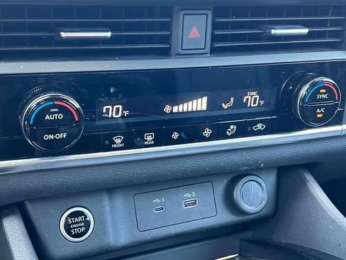 Used 2023 Nissan Rogue SV image 32