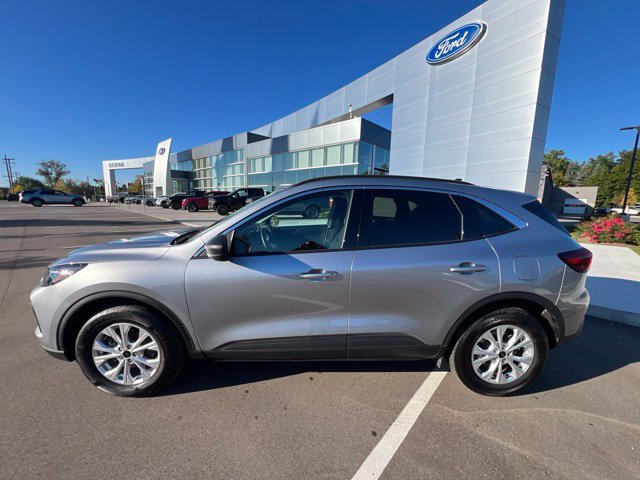 Used 2024 Ford Escape Active w/ Tech Pack #1 AWD/4WD image 8