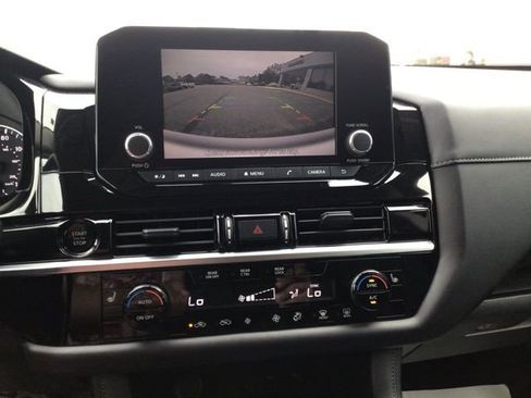 Used 2025 Nissan Pathfinder SV image 27