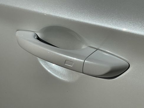 Used 2025 Genesis G70 2.5T image 10