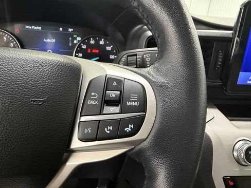 Used 2023 Ford Explorer XLT AWD/4WD image 16