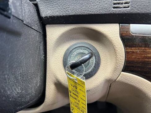Used 2010 Hyundai Santa Fe Limited AWD/4WD image 18