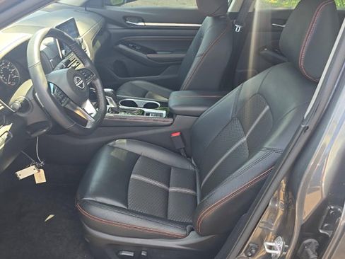 Used 2023 Nissan Altima 2.5 SR AWD/4WD image 9
