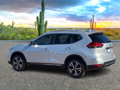 Used 2017 Nissan Rogue SL w/ SL Premium Package image 4