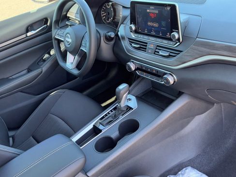 New 2025 Nissan Altima 2.5 SV image 11