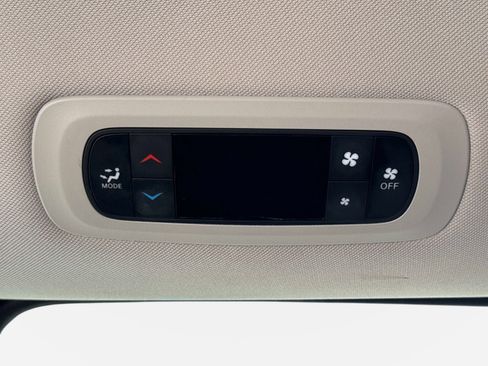 Used 2023 Chrysler Voyager LX FWD image 17