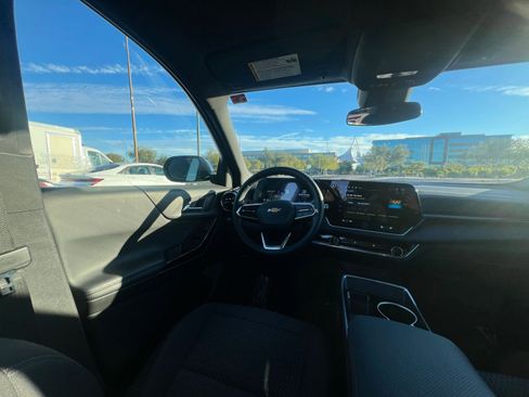 Used 2025 Chevrolet Equinox LT image 34