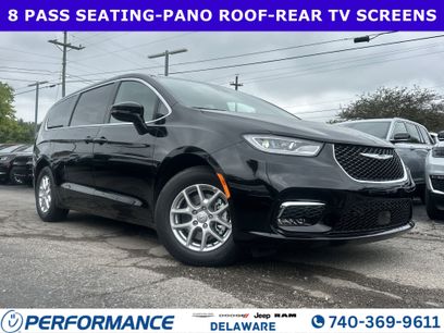 New 2026 Chrysler Pacifica Select