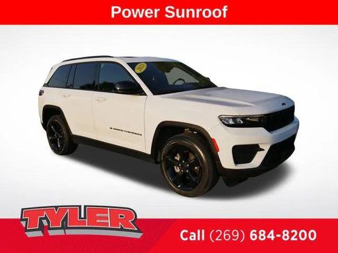 Certified 2023 Jeep Grand Cherokee Altitude image 1