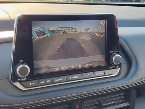 Used 2024 Nissan Rogue S image 19