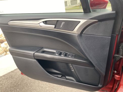 Used 2019 Ford Fusion SE image 17