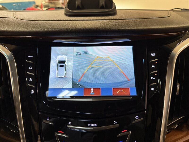 Used 2018 Cadillac Escalade Luxury AWD/4WD image 23