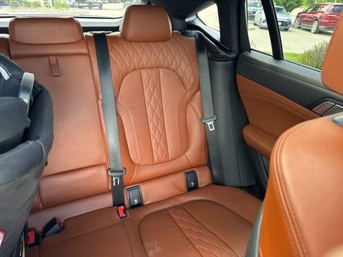 Used 2022 BMW X6 M50i w/ Dynamic Handling Package AWD/4WD image 18