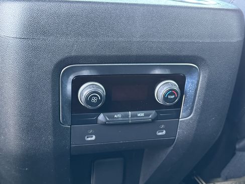 Used 2022 Chevrolet Suburban Z71 image 34