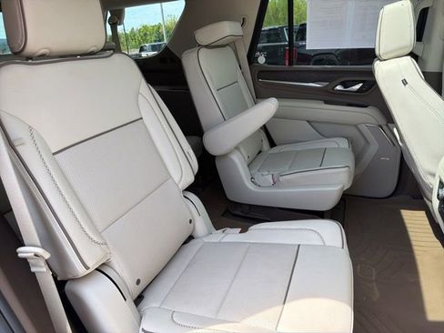Used 2023 GMC Yukon Denali AWD/4WD image 8