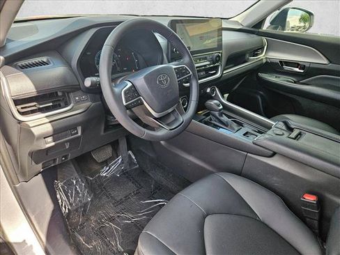 Used 2025 Toyota Grand Highlander FWD image 11
