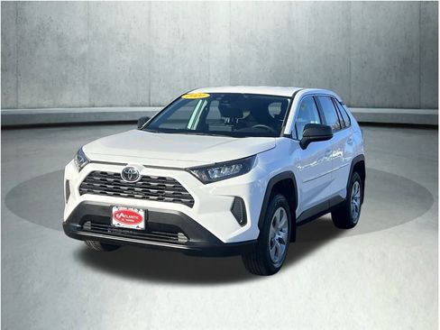 Certified 2022 Toyota RAV4 LE image 5
