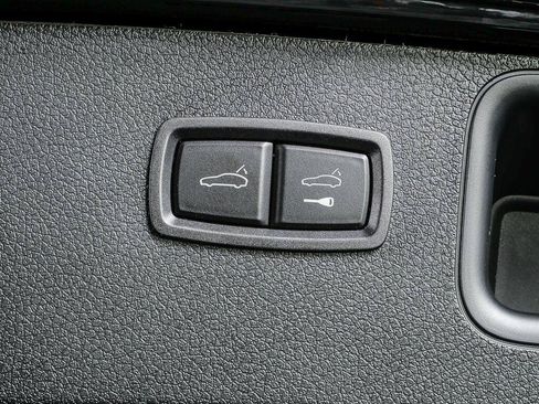 Certified 2026 Porsche Macan Turbo AWD/4WD image 34