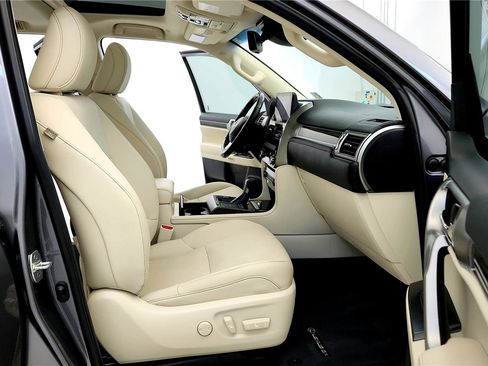 Used 2023 Lexus GX 460 Premium w/ Premium Package image 17