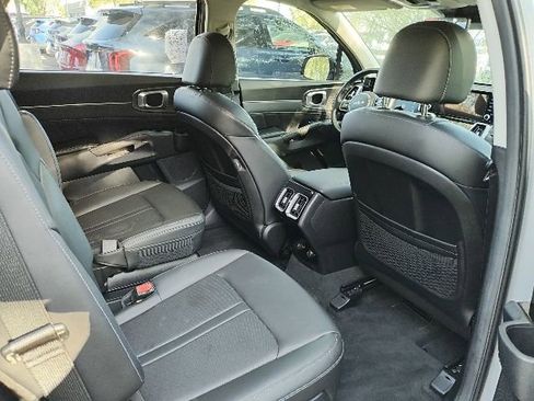 Certified 2023 Kia Sorento SX AWD/4WD image 4