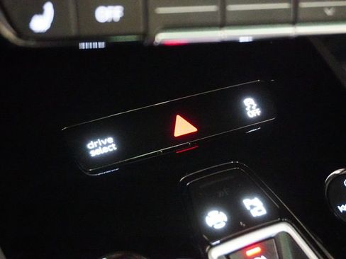 Used 2022 Audi Q4 e-tron Premium Plus w/ Premium Plus image 26