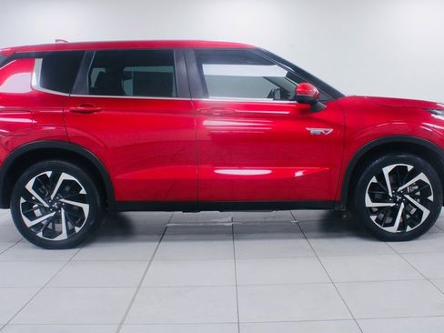 Used 2023 Mitsubishi Outlander SE image 25