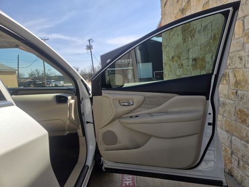 Used 2019 Nissan Murano SV image 8